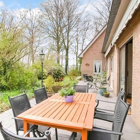 Steenenburg Zicht Nieuwkuijk Buitenkant foto